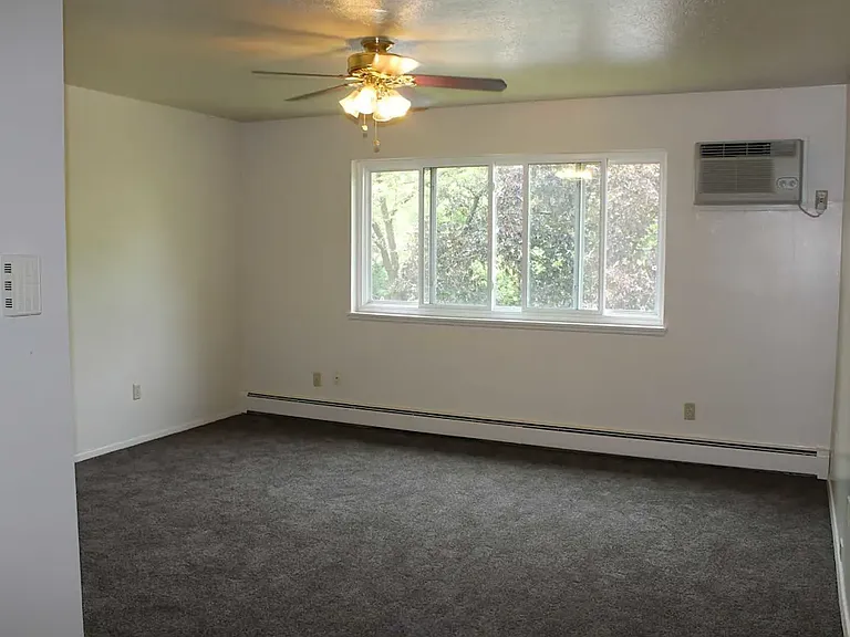 Knickerbocker Apartments — Photo 8