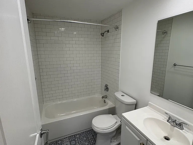 721 Lepere Ave #F — Photo 8