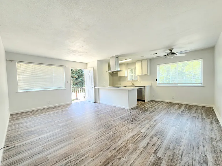 2236 Peach Ave #4 — Photo 4