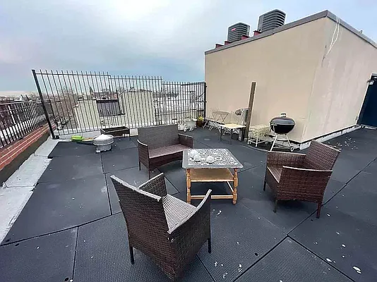 Rented by Tapiro Realty | media 21