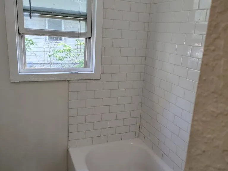 217 N Martinson St — Photo 13