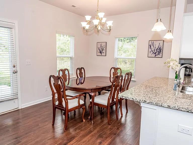 430 Carolyn Ln — Photo 33