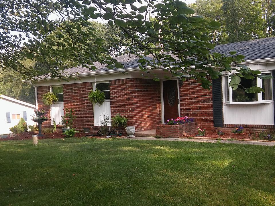 3 bedroom brick home
