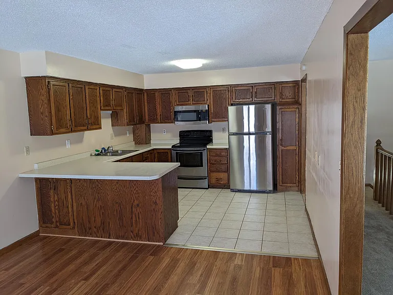2300 Amberwood Dr — Photo 14