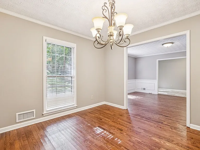 240 Brandenburgh Cir — Photo 8