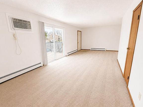 4th image of 1405 3rd Ave NE