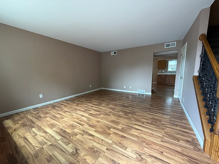 409 Lakeside Ave — Photo 2