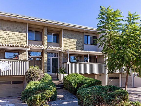 3rd image of 647 Fox Ct E