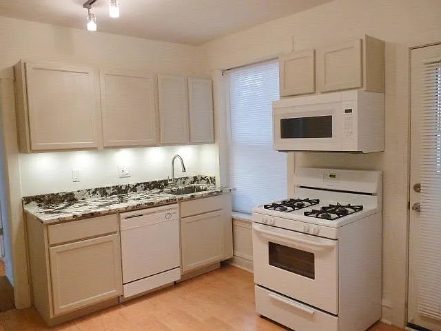 2 bed, 750 sqft, $1,775 — Photo 1