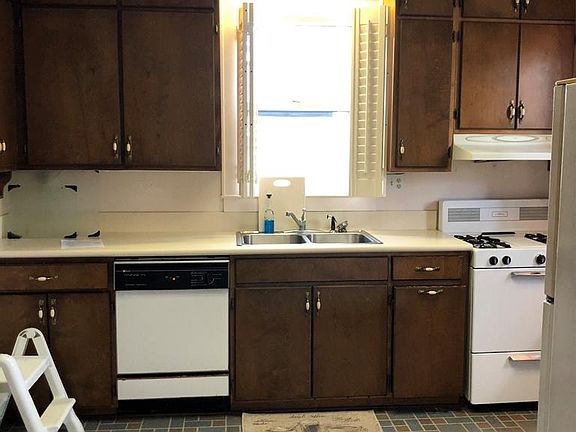 5th image of 405 N Jackson St