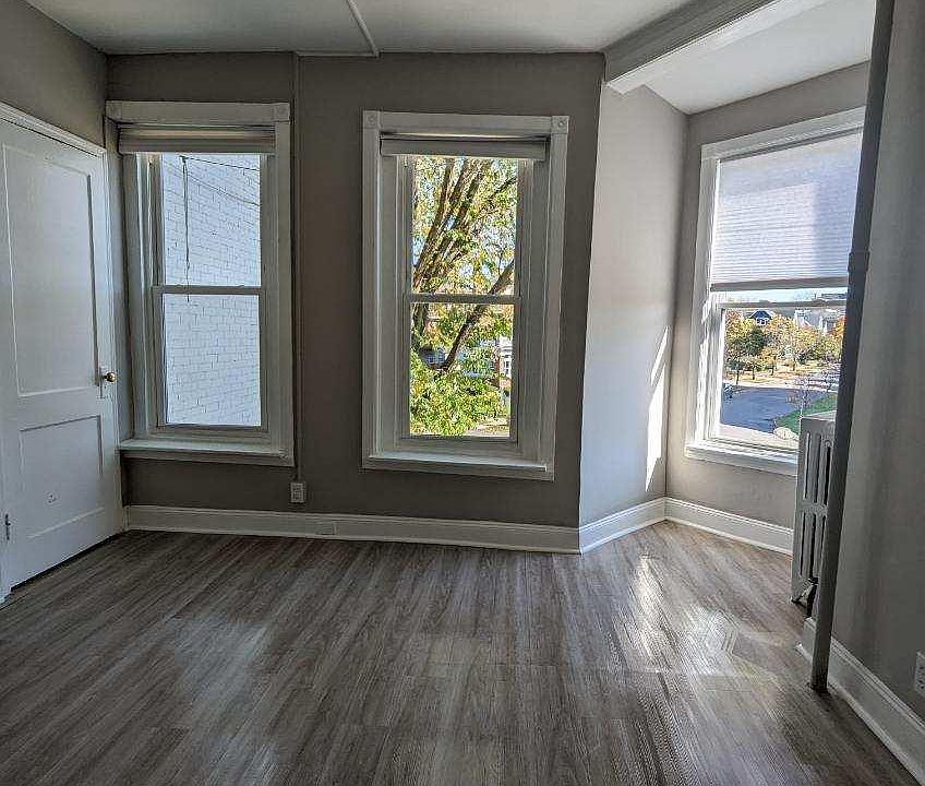 1st image of 238 Richmond Ave #3