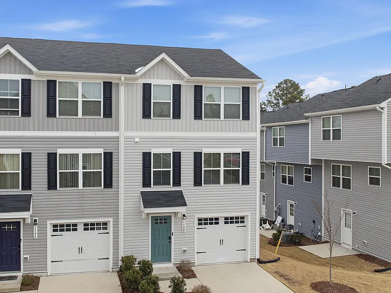 1104 Brimstone Way — Photo 3