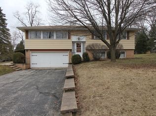 27750 W Wilson Ave, Wauconda, IL 60084
