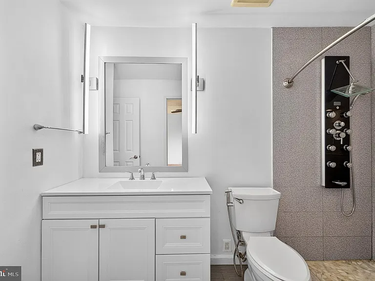 13296 Hollinger Ave — Photo 9