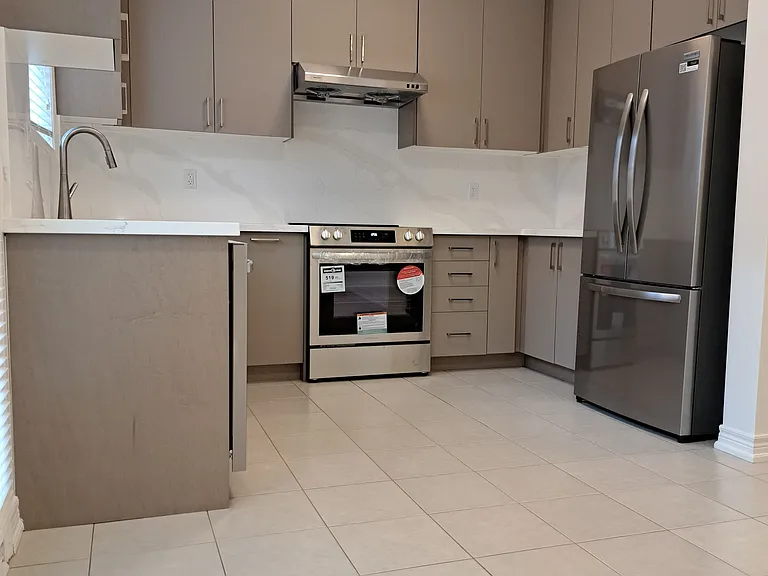 7 Roy Grove Way — Photo 12