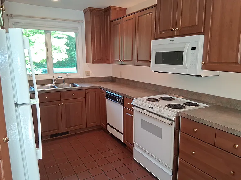 12368 Lakeshore Dr — Photo 10