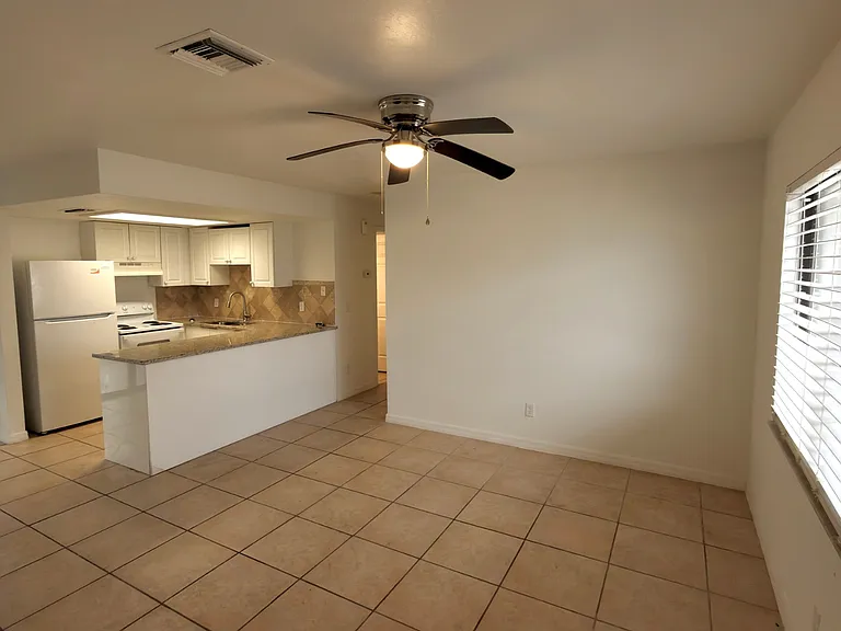 11470 Char Ann Dr — Photo 2