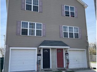 3 Union St, Trainer, PA 19061