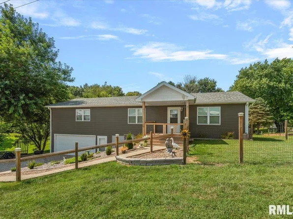 1607 Vineyard Hls, Petersburg, IL 62675