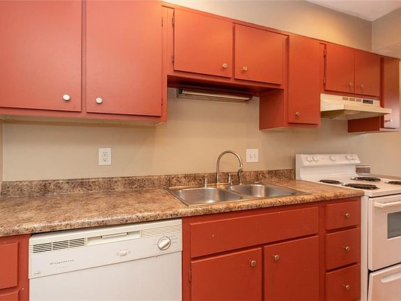 4th image of 1139 Canterbury Ct APT C