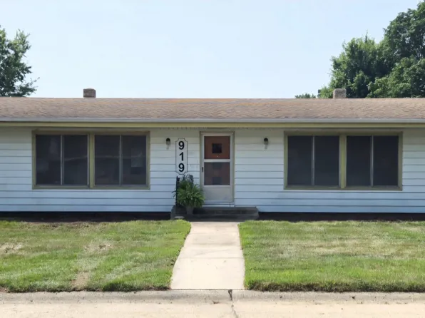 919 W 19th St Unit 2, Carroll, IA 51401