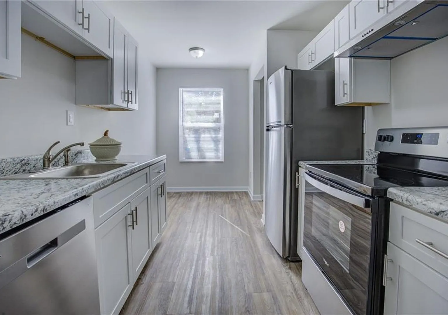 Gorgeous, remodeled condo in the heart of Norcross! — Photo 3