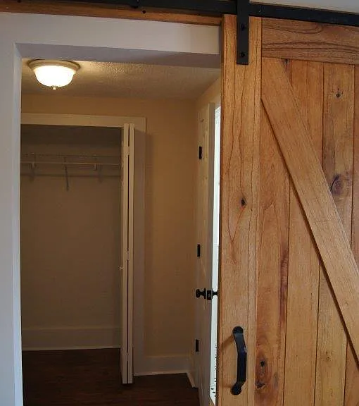 218 E Smith Rd — Photo 22