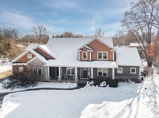 15105 Froedtert Dr, Elm Grove, WI 53122