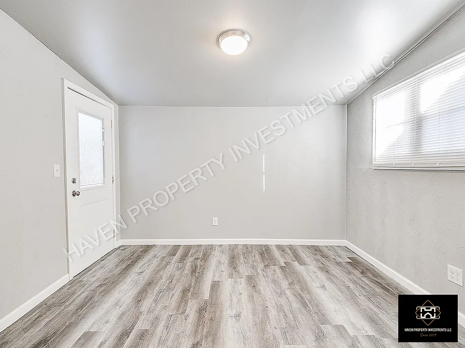 305 W Marshall Dr - 1 — Photo 3