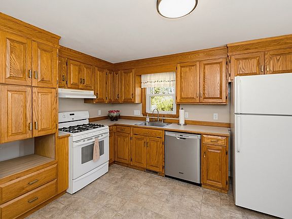 4th image of 10 Tercentennial Dr