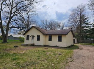 1009 McClelland Ave S, White Cloud, MI 49349