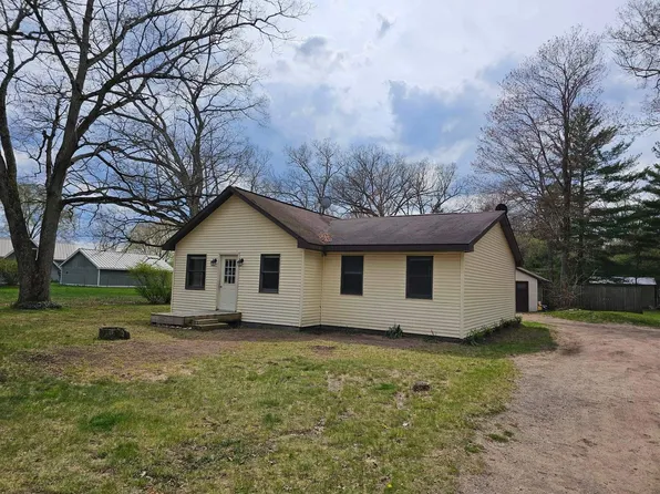 1009 McClelland Ave S, White Cloud, MI 49349