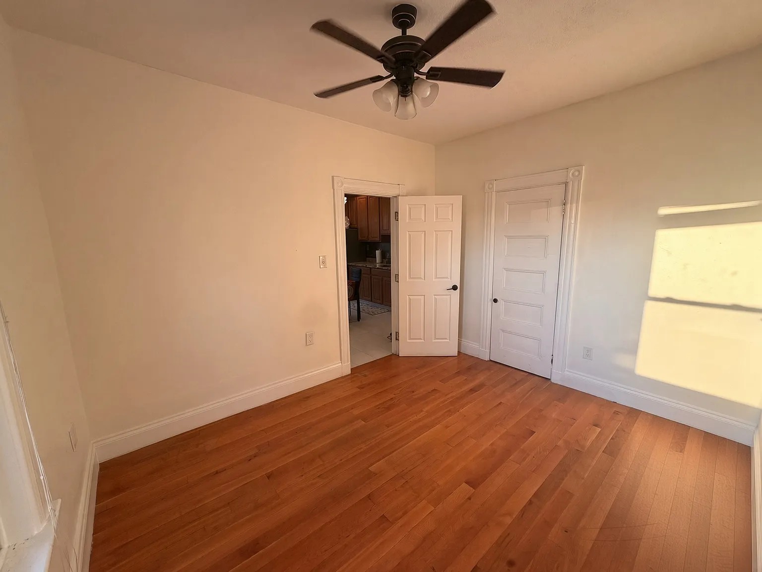 3 bed, 1.5 bath, 875 sqft, $3,600 — Photo 4