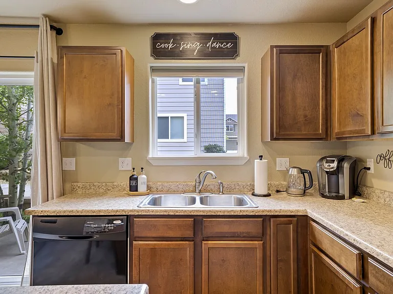 Hibiscus Ln — Photo 15