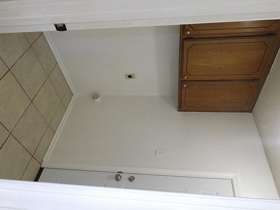 5th image of 15942 Shoshone Dr
