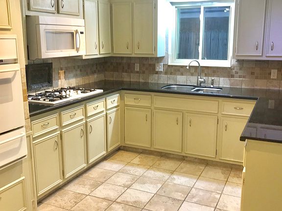 4th image of 1909 Lazy Creek Ln