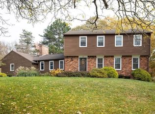 9 Mount Airy Ct, Orchard Park, NY 14127