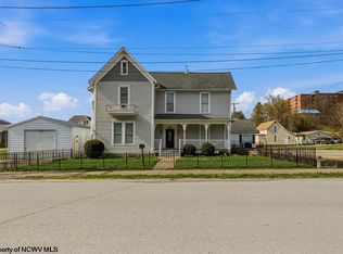 7 College St, Glenville, WV 26351