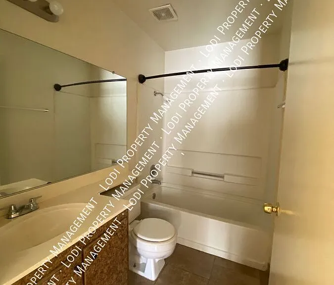 511 Almond Dr #2 — Photo 10