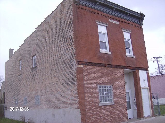 1st image of 220 E 22nd St