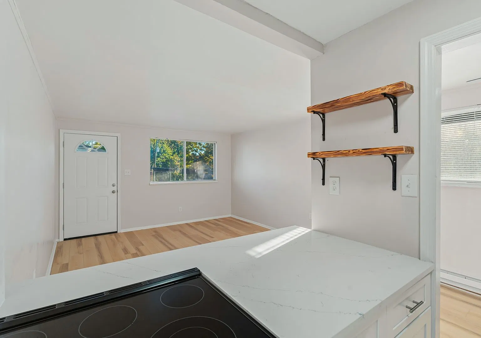 2114 Washington Ave — Photo 3