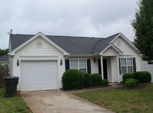 2802 Green Crest Ct, Greensboro, NC 27406