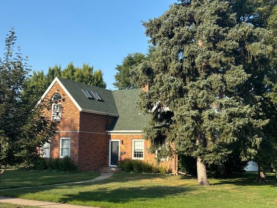 1223 N 1st St, Aberdeen City, SD 57401