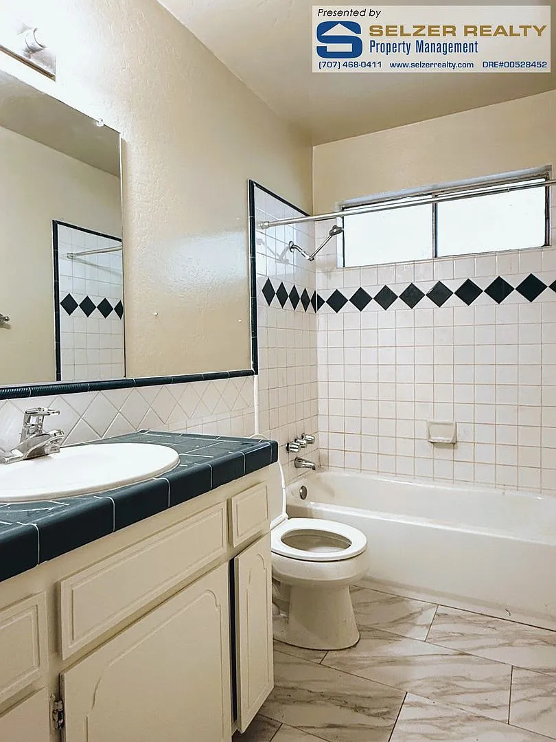 385 El Rio Ct. — Photo 3