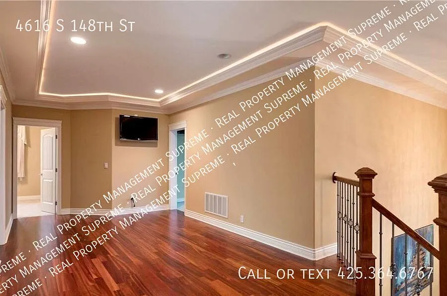 Spacious Tukwila Luxury Rental — Photo 4