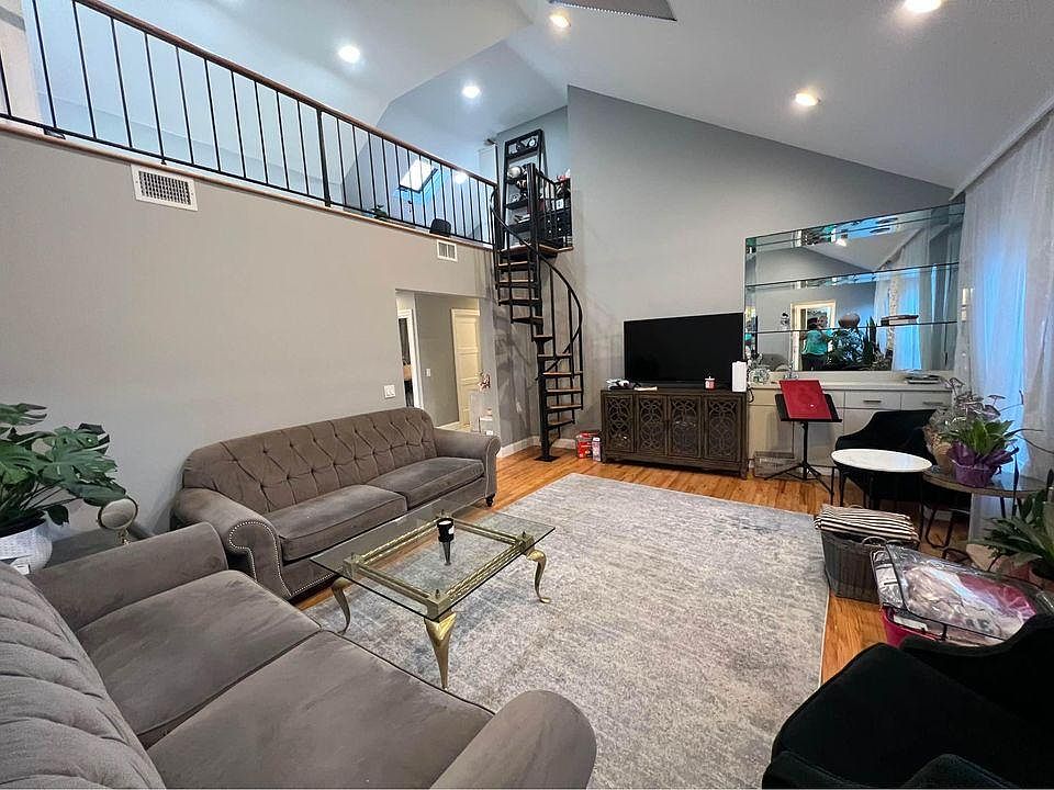 1st image of 2466 Hart Ave