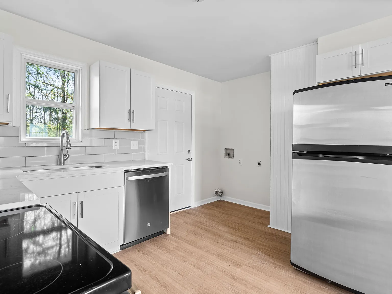 2 bed, 1050 sqft, $1,595 — Photo 4