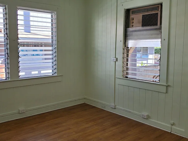 2027 Metcalf St — Photo 15