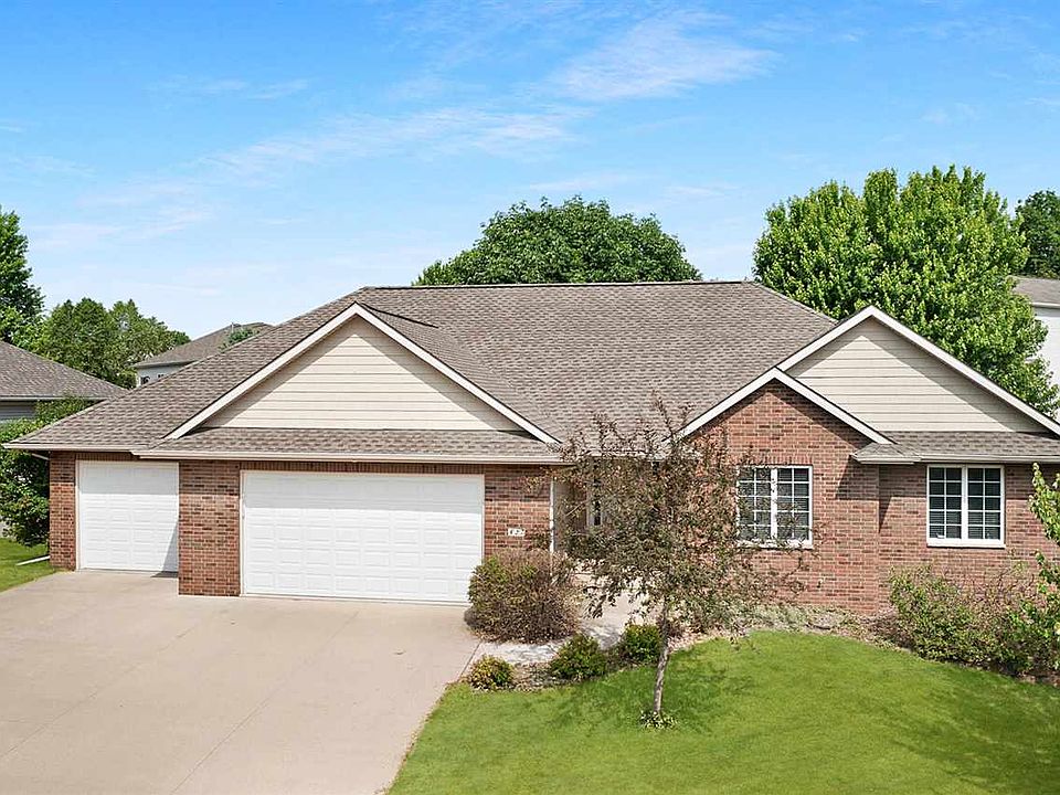 1st image of 827 Forest Edge Ln