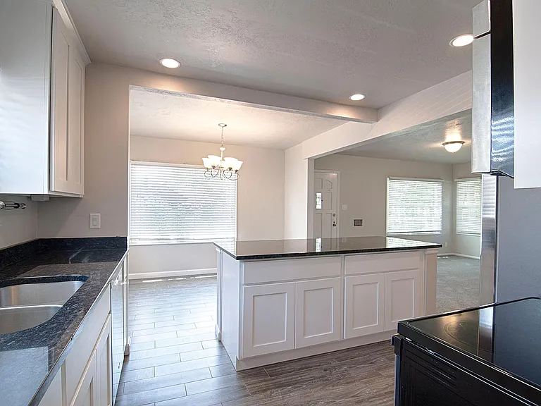 1549 E Westminster Ave — Photo 5
